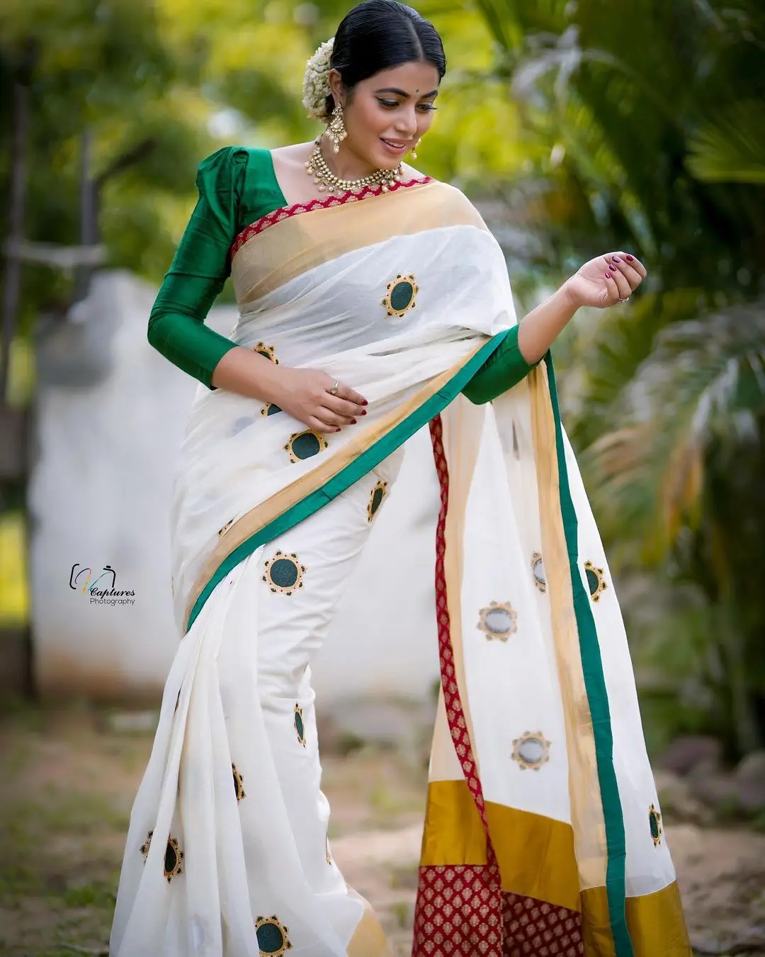 Shamna Kasim Mesmerizing Looks In Beautiful White Saree Green Blouse